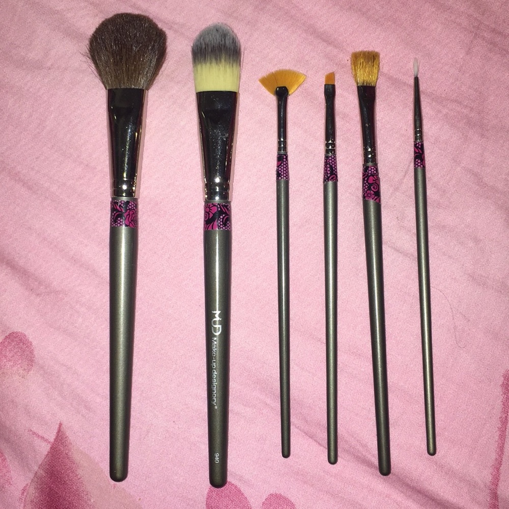 LOT OF MAKEUPDESIGNORY BRUSHES